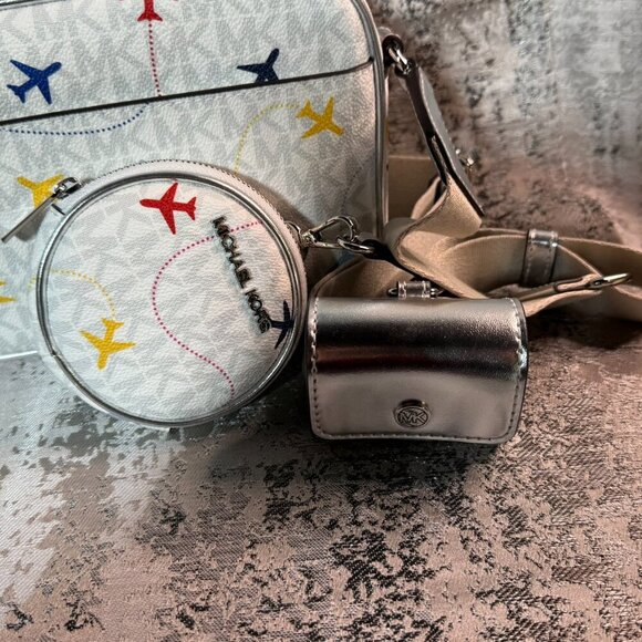 Michael Kors Travel Set - Picture 4 of 7